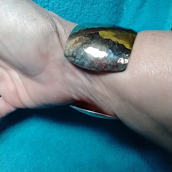 Gold brass Hammered Cuff Bracelet large vintage - Picture 6 of 7